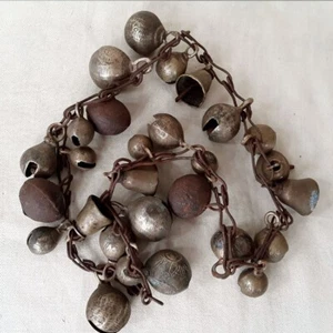 ANTIQUE SET OF 28 TAMANG SHAMAN BELLS ON IRON CHAIN TIBET NEPAL - Picture 1 of 6