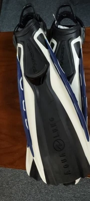 Aleta de buceo/snorkel Aqualung Phazer blanca/azul marino - tamaño regular Foto 1 de 4