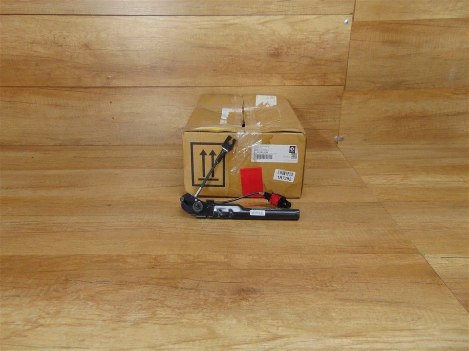 Front Right Seat Belt Tensioner Genuine Smart 453 - A4538600084 - Image 1 of 1