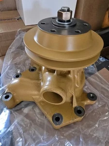 Water Pump Compatible with Komatsu Dozer D31A-17 D31P-17 D31P-17A D31PL-17... - Bild 1 von 3