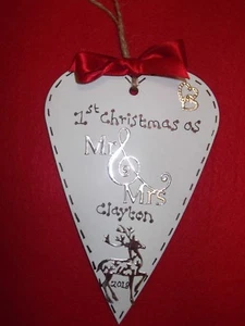PERSONALIZZATO Primo Natale come Mr & Mrs decorazione legno pallina cuore ornamento - Foto 1 di 3