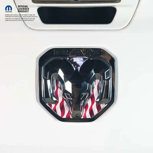 Calcomanías superpuestas de emblema de cabeza RAM puerta trasera/parrilla BANDERA AMERICANA para 2011-2024 - Imagen 1 de 6
