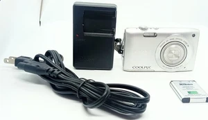 [NearMINT] Nikon COOLPIX S3300 6XZoom 16.0 MP Digital Camera Silver  From Japan - Picture 1 of 18