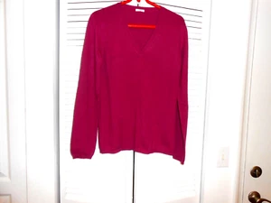 MALO--100% CASHMERE PULL OVER FUSHIA V-NECK WITH 1" HEM RIBBED-- SIZE 48 (US 18) - Picture 1 of 3
