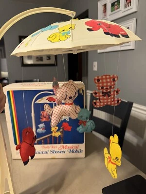 Carretilla móvil de ducha de animales carrusel musical juguete de colección 1965 - excelente estado Foto 1 de 4