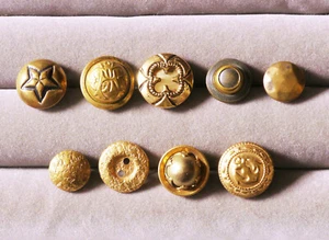 Neun Vintage/Antike Metallknöpfe, 7/16"-5/8" ADD'L KNÖPFE VERSANDKOSTENFREI - Bild 1 von 2