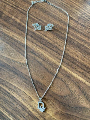 Juego de joyas material latón para mujer. Foto 1 de 4