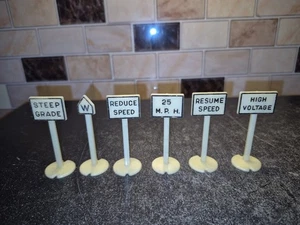 Large Lot Of Old Model Train Accessories Crossing Gates/Signals/Ramp/Track+++ - Picture 1 of 9