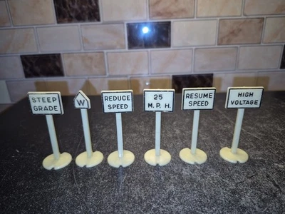 Large Lot Of Old Model Train Accessories Crossing Gates/Signals/Ramp/Track+++ - Image 1 of 4