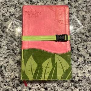 The Adventure Bible NIV Pink Green Italian Duo-Tone Faux Leather ZonderKidz 2011 - Imagen 1 de 9