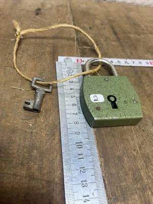 ANCIEN Cadenas AVEC CLÉ ,clef , serrure , clés, padlock former. (n° 9) - Photo 1/4