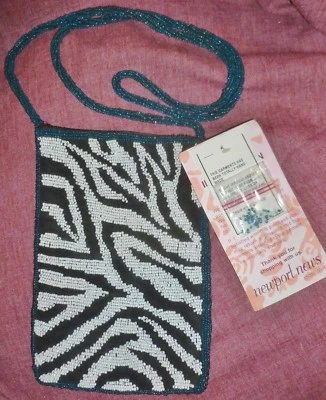 Nuevo BOLSO DE HOMBRO CON CUENTAS DE SEMILLAS con RAYAS DE CEBRA por Newport News Estilo Fácil Foto 1 de 3