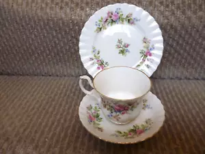 3 x ROYAL ALBERT MOSS ROSE PATTERN TEA TRIO'S - Picture 1 of 3