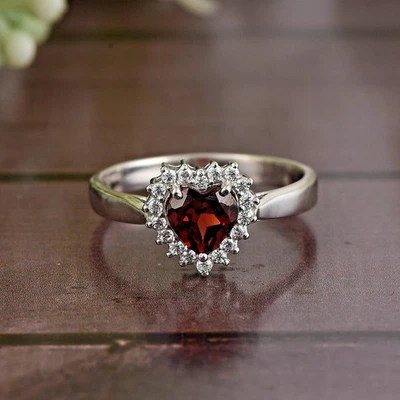 Anillo de compromiso de diamante y granate rojo natural corte corazón de 3,5 quilates oro blanco sólido de 14 quilates Foto 1 de 4