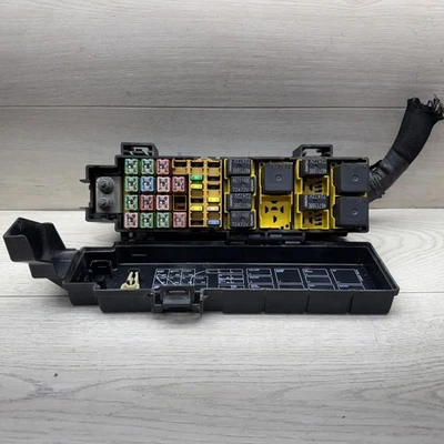 Jeep Liberty 2005 2006 2007 caja de relé de fusibles de motor P56047198ad 56047198ad Foto 1 de 4