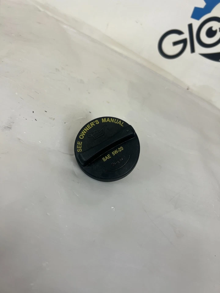 Engine Oil Filler Cap 2651026611 ⭐OEM⭐ HYUNDAI KIA 2007-2020 OEM - Image 1 of 4