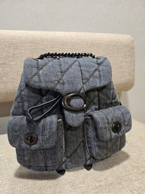 蔻驰绗缝牛仔 Tabby 背包水洗灰色女式设计师包 — 第 1/4 张图片