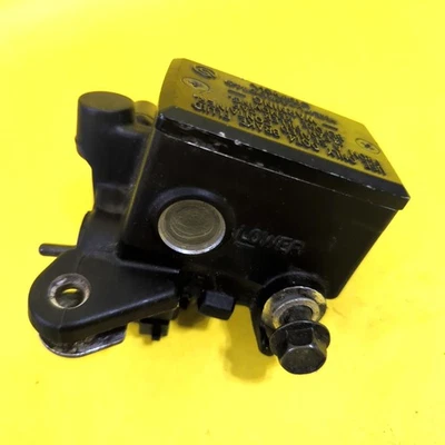 09-17 YAMAHA FZ6R OEM FRENO DELANTERO CILINDRO MAESTRO Foto 1 de 4