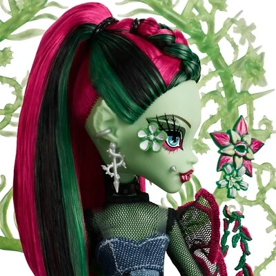 MONSTER HIGH Venus McFlytrap Doll MATTEL CREATIONS Fang Club Skullector HYV93