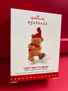 MARY’S BEARS CAN’T WAIT TO SKATE Hallmark Ornament (1. in Serie Mary Hamilton) - Bild 1 von 2