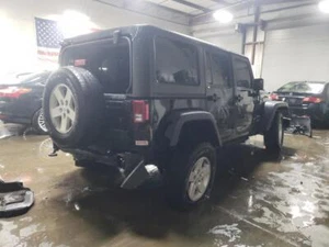 Used Center High Mount Stop Light fits: 2017 Jeep Wrangler Grade A - Picture 1 of 24