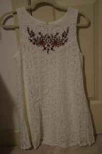Mi Ami Size XS White Lacy Round Neck Dress - Picture 1 of 7