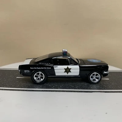 Johnny Lightning Beat The Heat 1965 Ford Mustang 2+2 Fastback Police Car 1:64 NM - Image 1 of 4