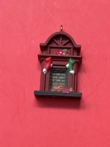 Christmas 1997 Hallmark Collector's Club Series Miniature Fireplace & stockings - Picture 1 of 6