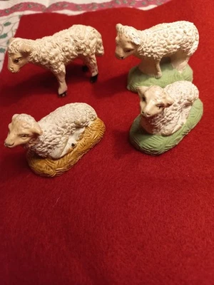 4 moutons en platre   /crèche de Noël   vintage - Photo 1/2