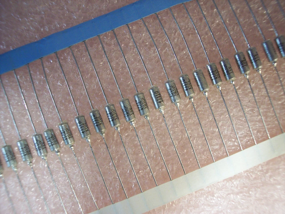 QTY (40)  3.3uf 15V 16V  10% AXIAL TANTALUM CAPACITORS T110A335K015AS KEMET - Image 1 of 1