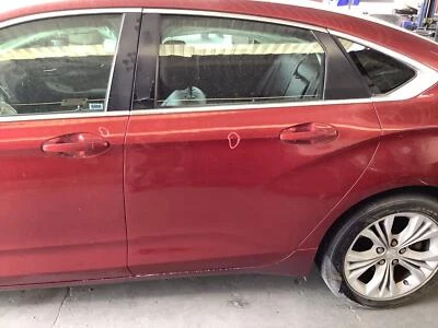 Conjunto de porta traseira esquerda usado lateral traseira serve: 2014 Chevrolet Impala LS L. Le traseiro - Imagem 1 de 4