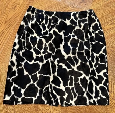 Saia Feminina Adrienne Vittadini Preta Branca Estampa de Animal Tamanho 8 Forrada de Pele Sintética - Imagem 1 de 4