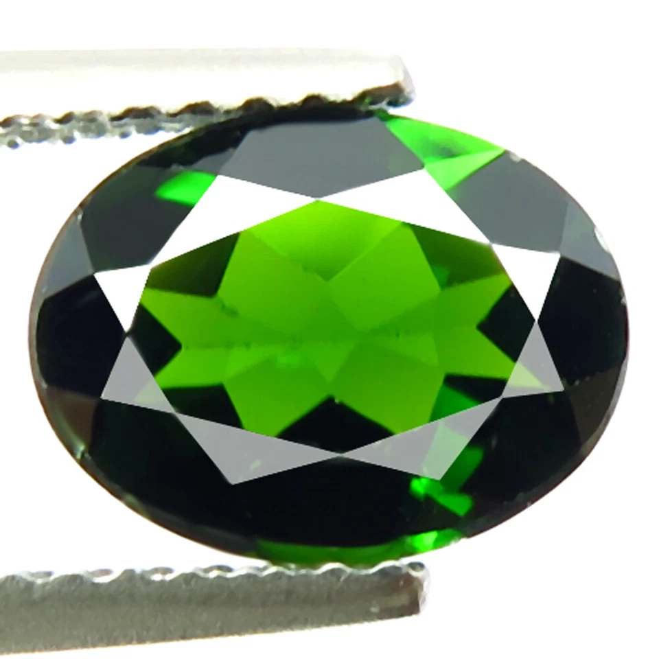 Natural Chrome Diopside 1.76ct Flawless Best 5A Green Color Perfect Oval 9x7mm - Image 1 of 4