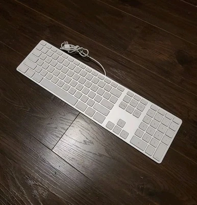 Apple Wired Keyboard White & Silver with Numeric Keypad A1243 Model 2007 - Image 1 of 4