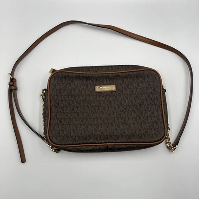 Сумка через плечо Michael Kors jet set коричневая с монограммой камера - Изображение 1 из 4