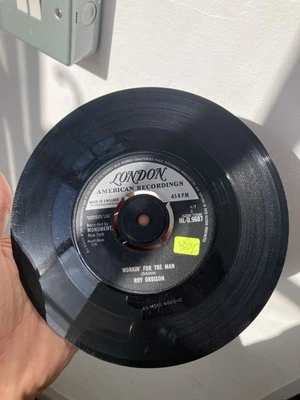 Roy Orbison Workin’ For The Man 7” Vinyl Single HL-U.9607 - Image 1 of 4