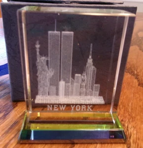 Twin Towers World Trade Center New York Skyline Glass Paperweight Laser Etched - Picture 1 of 3