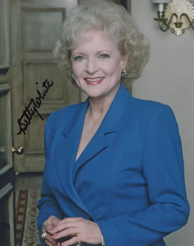 Betty White signed 8x10 photo in-person Cover