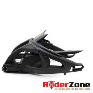 2016 - 2019 KAWASAKI NINJA ZX10R REAR SWING ARM SWINGARM BLACK BACK FENDER STOCK - Picture 1 of 15