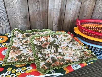 PAIR OF VINTAGE VELVET FLORAL PATTERNED KITSCH CUSHION COVERS 40CM X 40CM - Image 1 of 4