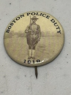 Distintivo de botão pinback antigo raro Boston Police Duty 1919 - Imagem 1 de 4