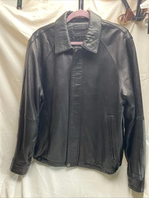 CHAQUETA DE PIEL DE CORDERO PARA HOMBRE NEGRA TALLA MEDIANA LIZ CLAIBOURNE ROPA EXTERIOR Foto 1 de 4