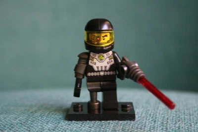 LEGO Minifigures Series 3 Space Villain Alien 8803 with Wrapper & Checklist - Image 1 of 4