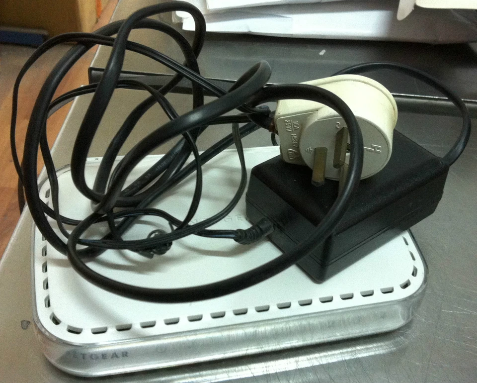 NETGEAR WGR614 v6 WGR614 54Mbps 4-Port 10/100 Wireless-G Router - FREE SHIP! - Image 1 of 1