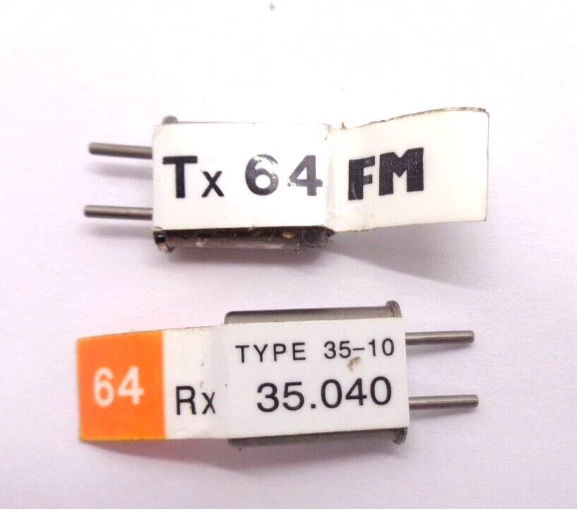 FUTABA   CHANNEL 64 TX AND RX DUEL  CONVERSION CRYSTALS 35MHZ  GOOD CONDITION - Image 1 of 1