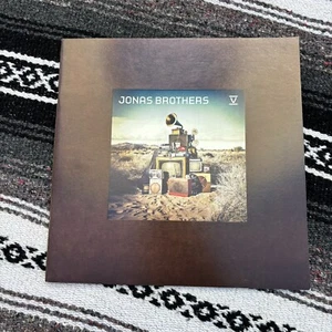 JONAS BROTHERS VINYL CLUB “V” PHOTO ALBUM BOOK RARE - Picture 1 of 4