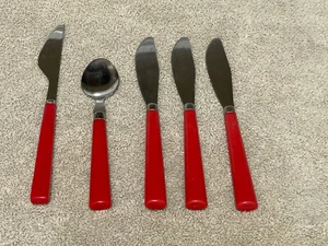 Vajilla vintage taiwanesa acero inoxidable rojo lucita/melamina 5 piezas - Imagen 1 de 3