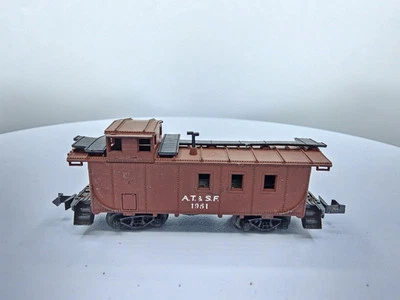 Atlas N Scale 2271 Santa Fe Caboose AT&SF #1951 - Image 1 of 4