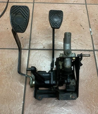 USED Porsche 964 '89-'94 Pedal Assembly - Image 1 of 3