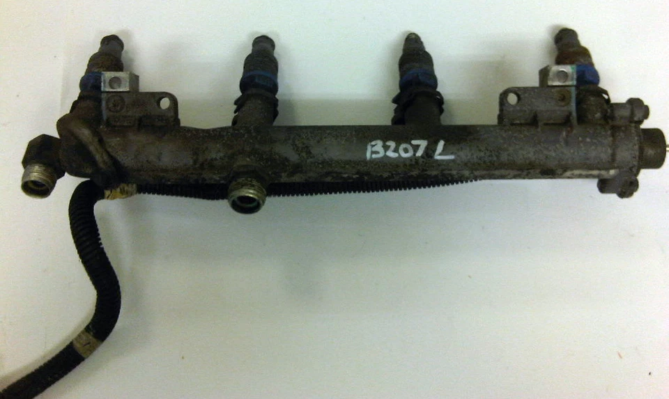 SAAB 9-3 93 Fuel Rail Assembly 2003 - 2006 12790824 B207E B207L PETROL - image 1 of 1